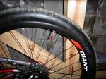 アルマイト製の赤の仏式バルブキャップを1セット購入