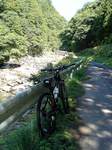 どうです。太いタイヤとライザーバー・・やはりＭＴＢはこうでなければ！